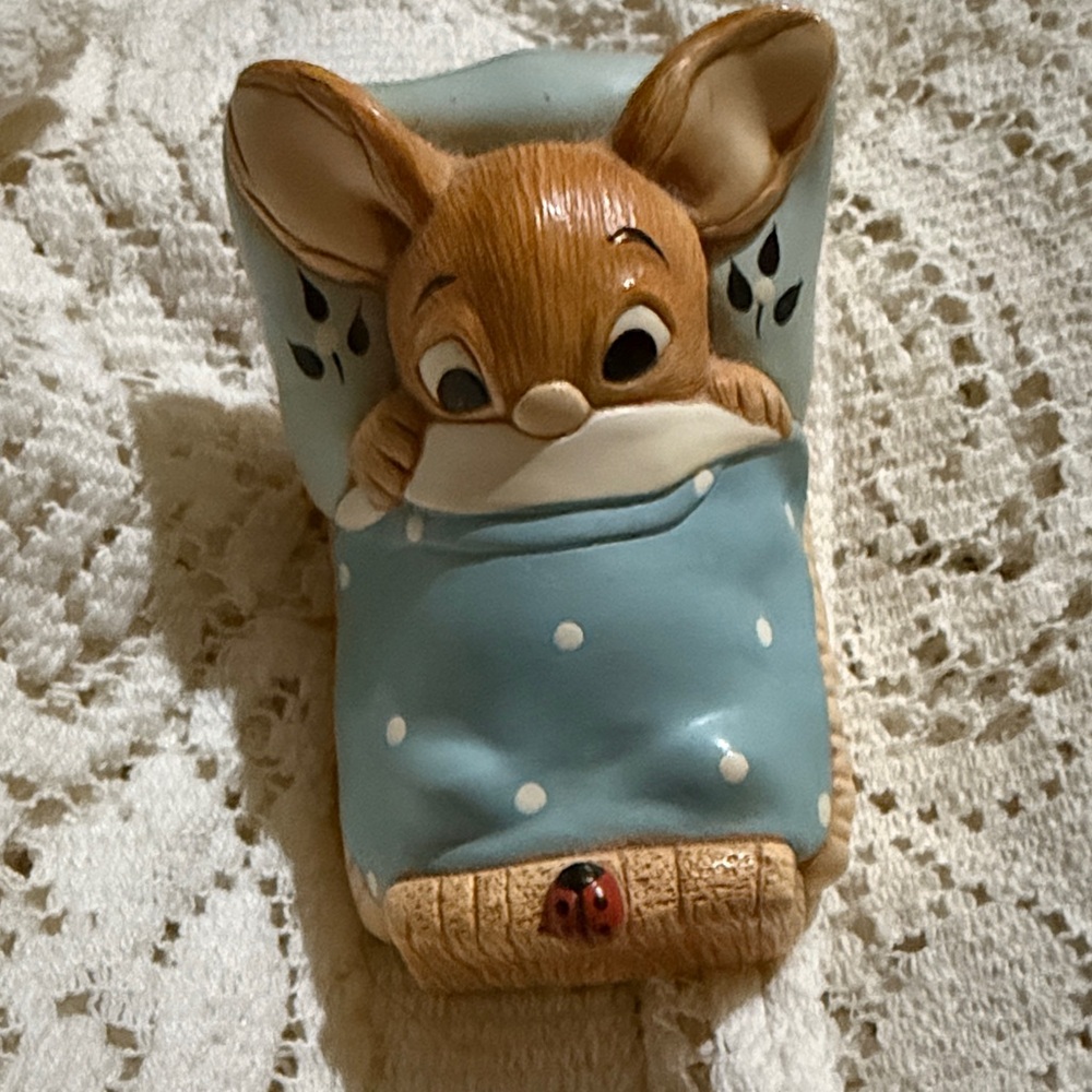 Pendelfin "Wakey" Rabbit handpainted stone craft figurine. Made in England